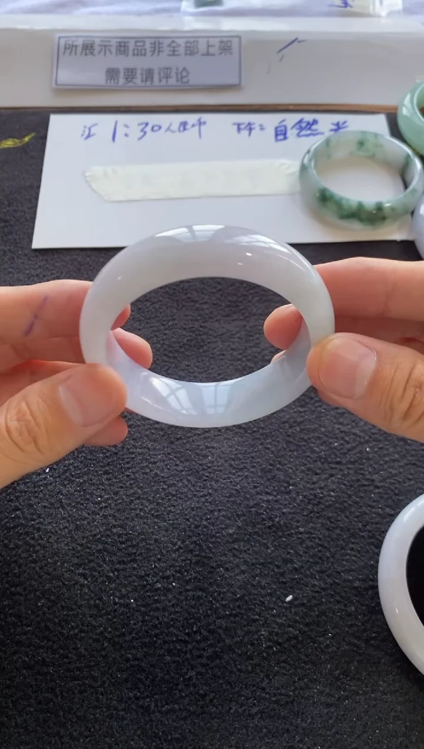 翡翠手镯未镶嵌手镯