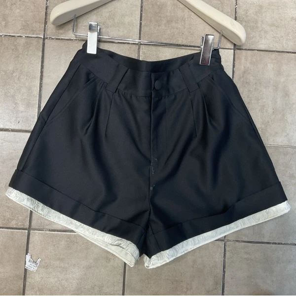 19091黑色质感气质白色提花花边短裤