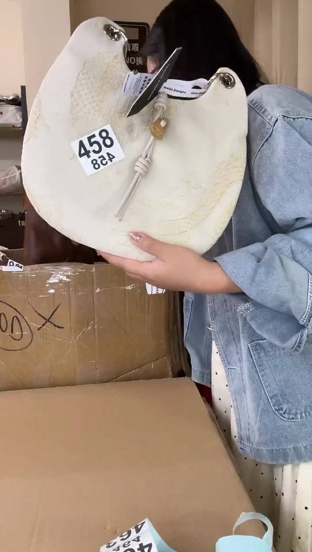 PUᥫ****丶以直播链接为准 默认微瑕458