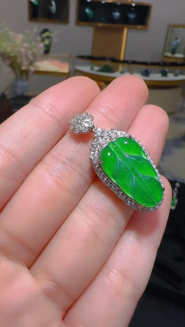 【闪购商品】翡翠吊坠(不含链)银S925镶嵌天然翡翠A货多样性发一件