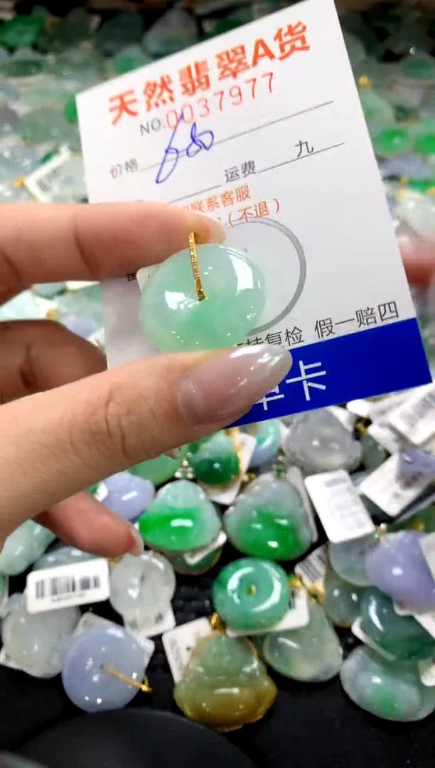 颈饰18K金镶嵌翡翠1111111111111111