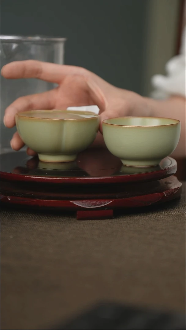 粉青 四喜梅花 杯 带底款