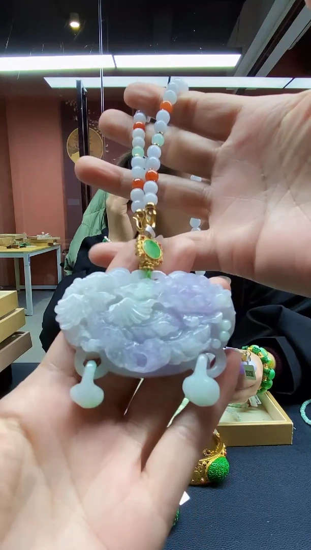 颈饰未镶嵌翡翠吊坠