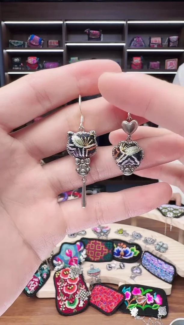 织绣69蒙阿苏苗绣传承店