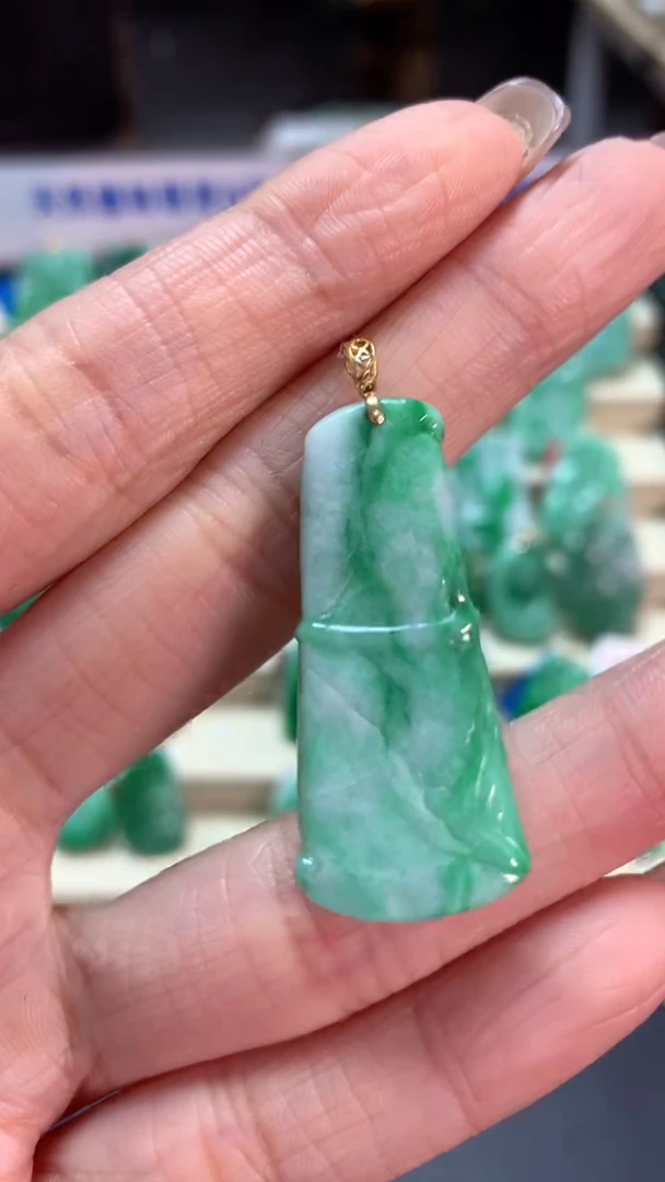 【闪购商品】翡翠吊坠(不含链)18K金镶嵌挂件