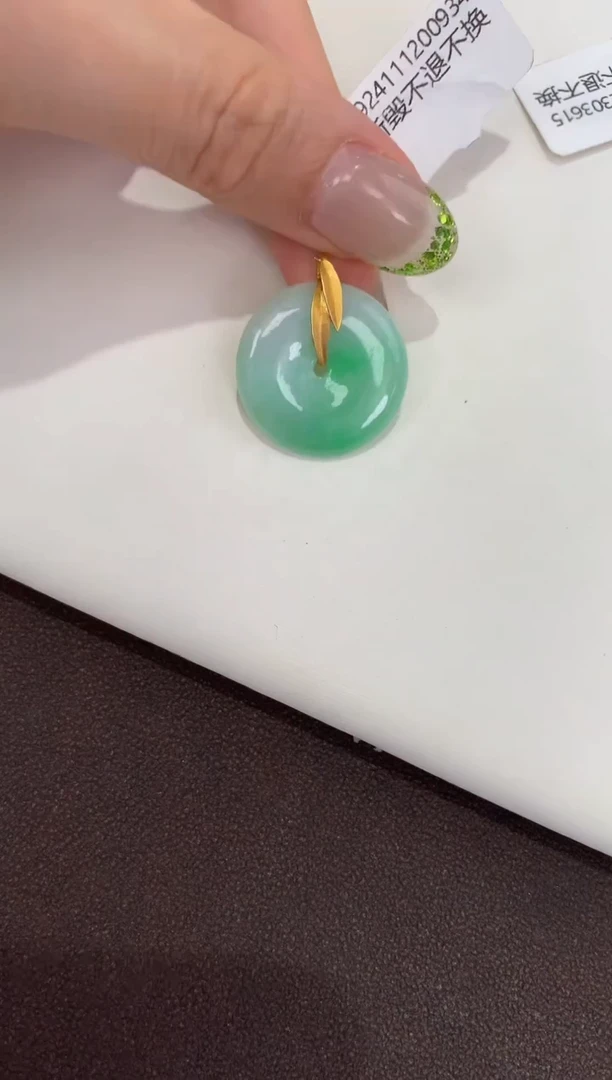 颈饰18K金镶嵌翡翠天然缅甸a货翡翠