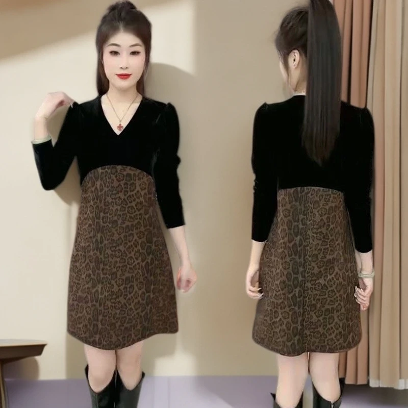豹纹拼接丝绒假两件连衣裙2025秋冬新款遮肚显瘦中长款气质打底裙
