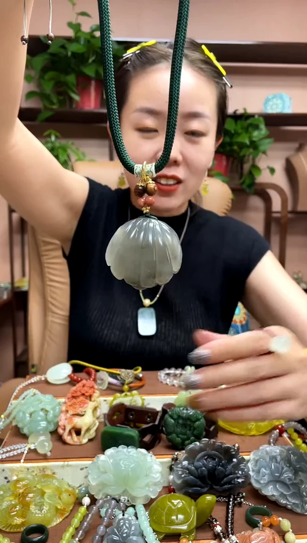 未镶嵌岫玉吊坠·
