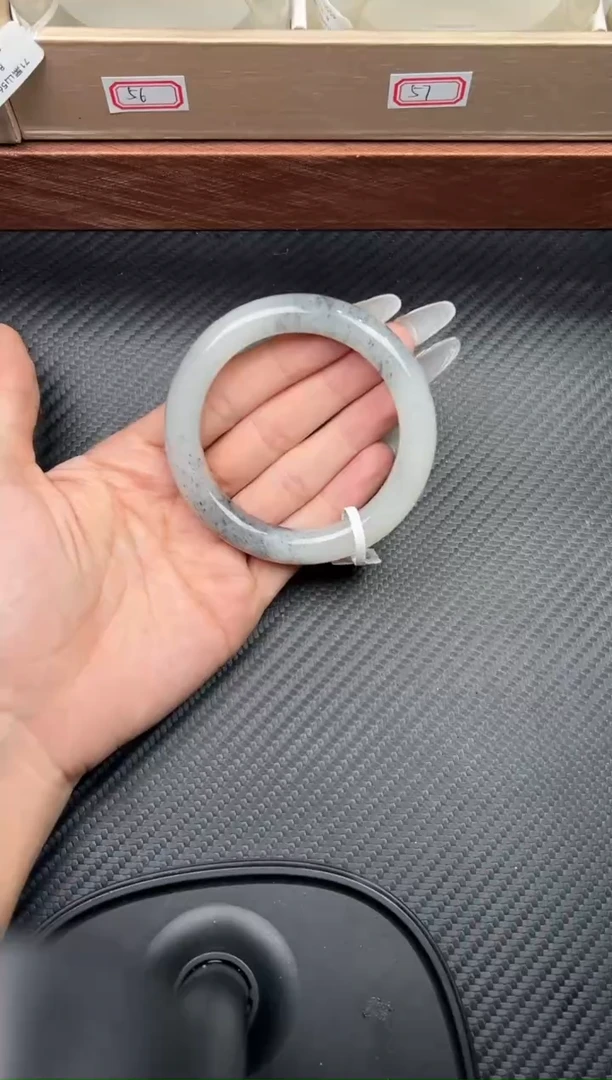 未镶嵌手镯和田玉黑山微色差57+手镯