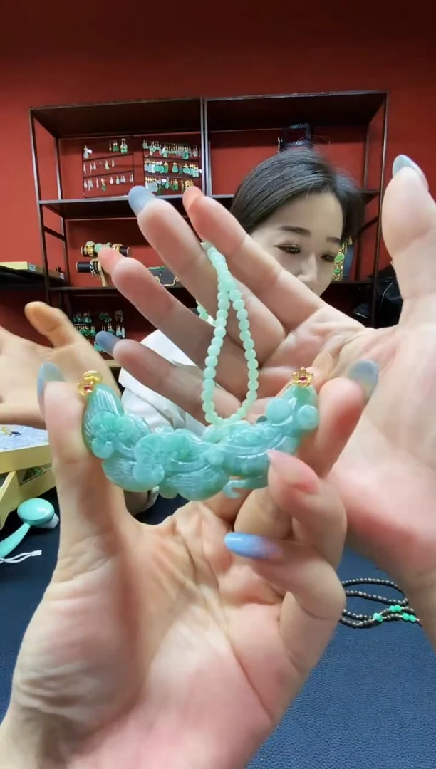 颈饰未镶嵌翡翠吊坠