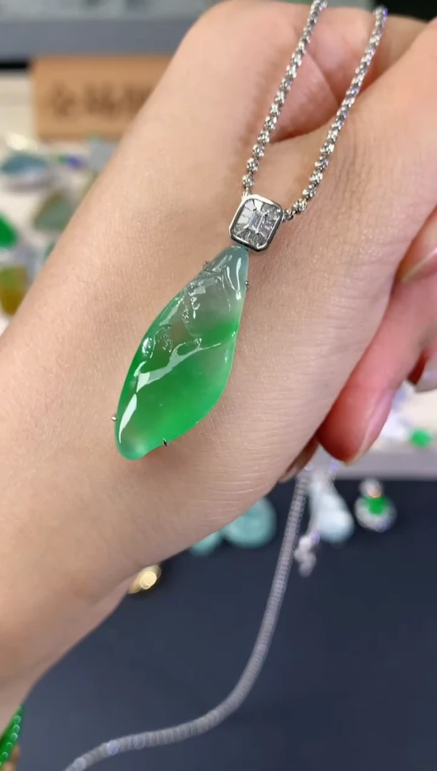 翡翠18K金镶嵌吊坠(不含链)Q147|35800