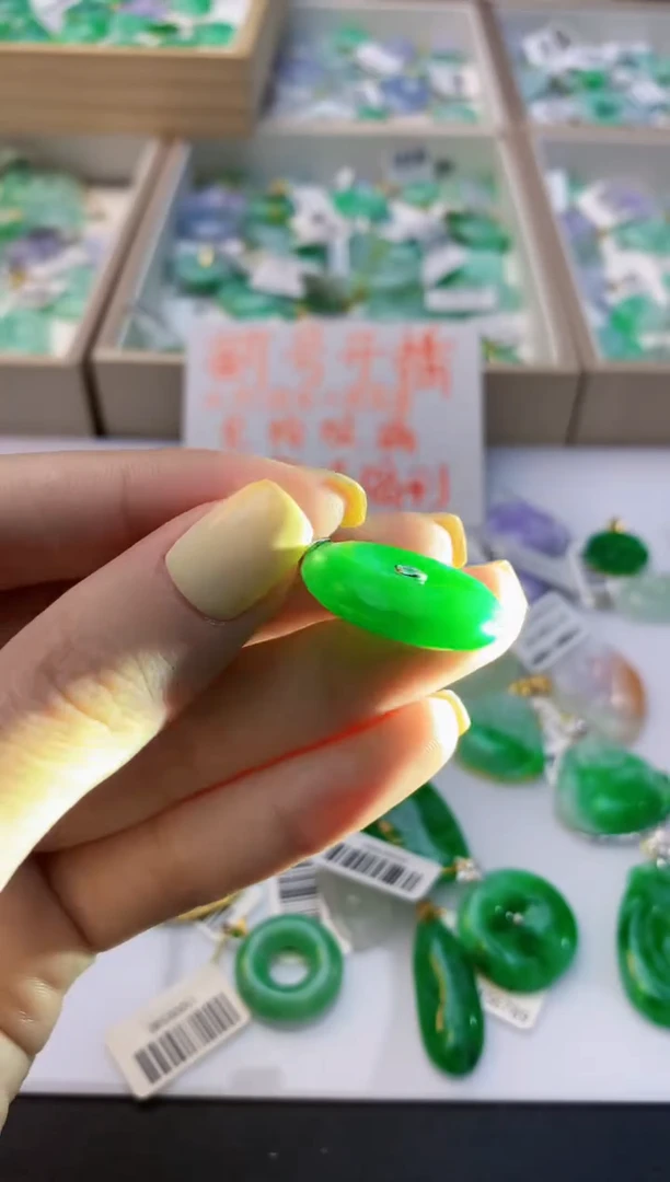 颈饰18K金镶嵌翡翠天然缅甸A货翡翠百元以上9元证书费自理