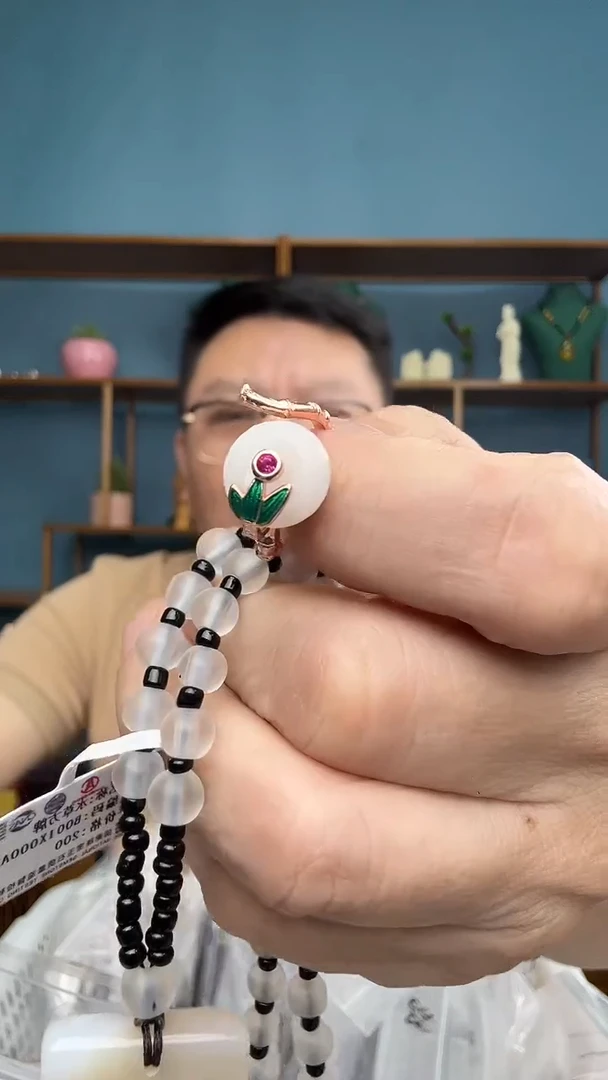 未镶嵌琥珀裸石40（有瑕介意勿拍）一套