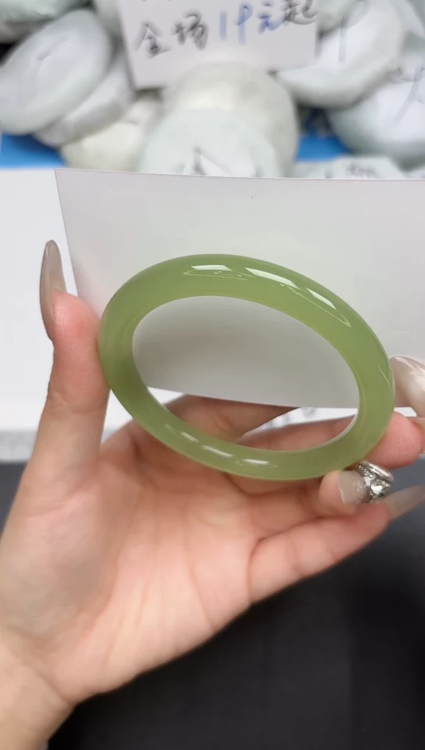 未镶嵌手镯石英质玉70-56.7