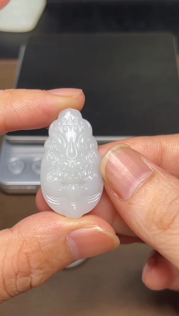 和田玉未镶嵌颈饰龙**一40