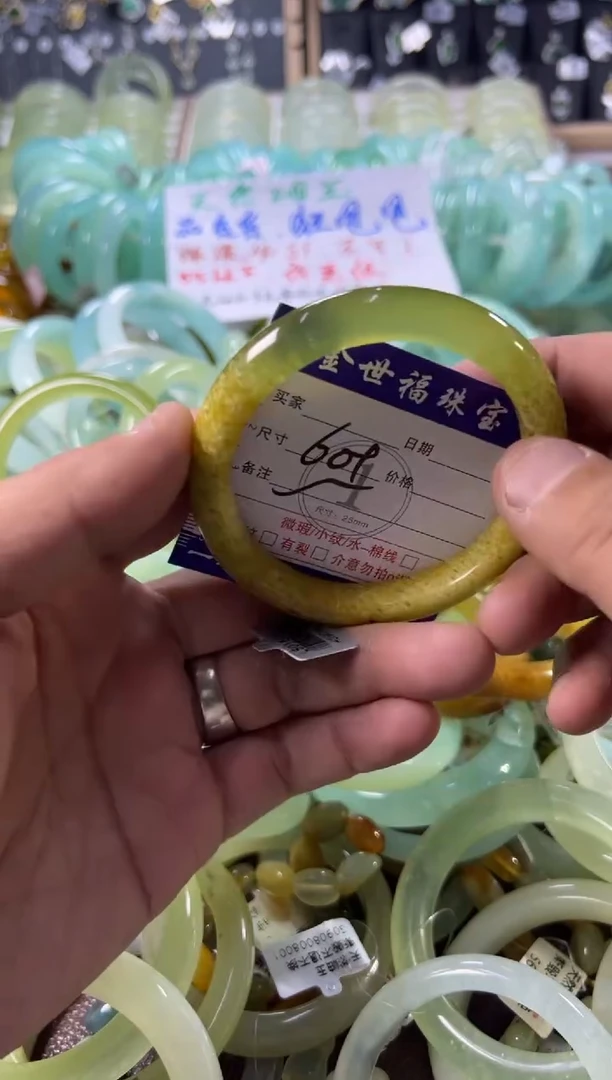 未镶嵌蛇纹石玉手镯1