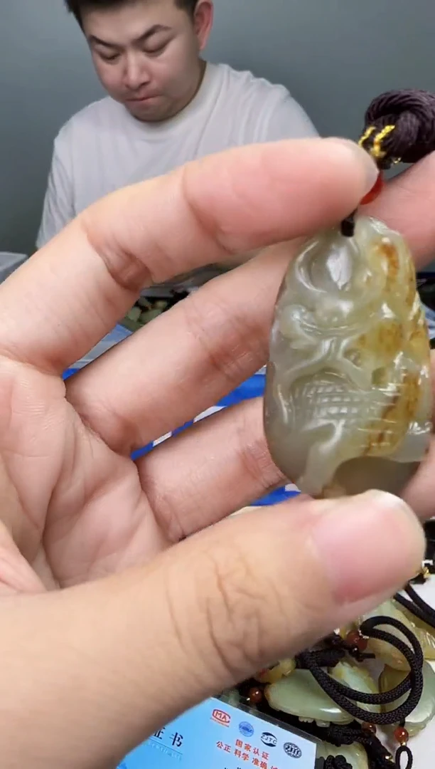 和田玉未镶嵌颈饰1