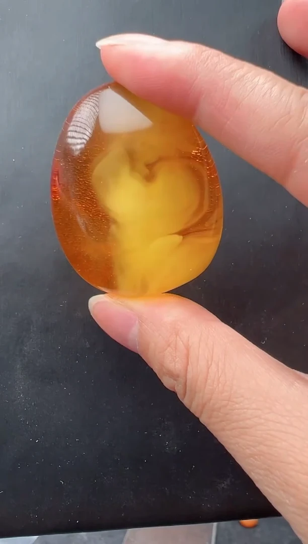 未镶嵌颈饰琥珀吊坠