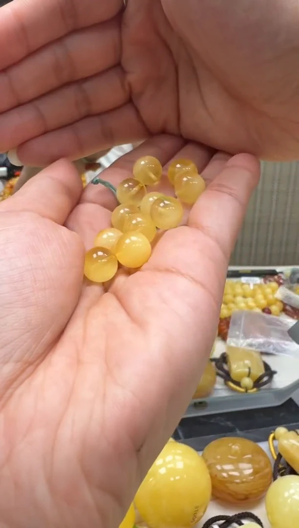 未镶嵌颈饰琥珀多样性发一
