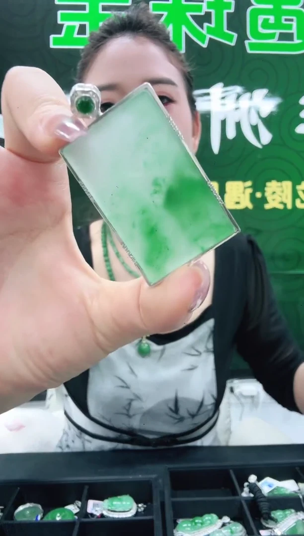 未镶嵌1石英质玉（非洲翠）/3550