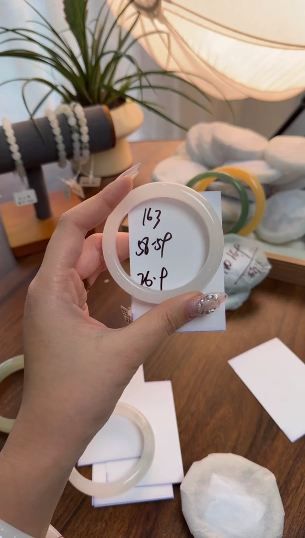 未镶嵌手镯石英质玉163