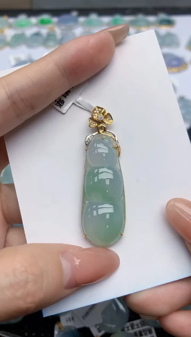 【闪购商品】翡翠挂件18K金镶嵌天然翡翠A货