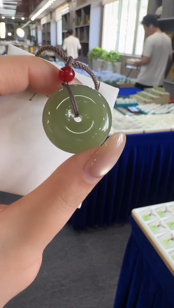 颈饰未镶嵌和田玉约26mm平安扣/配绳