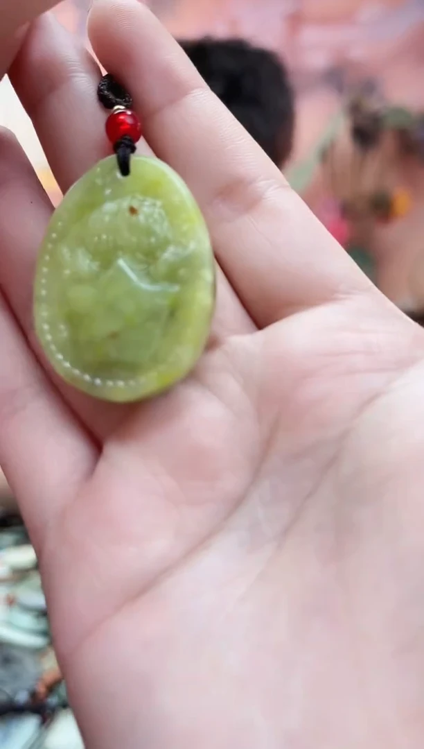 未镶嵌岫玉颈饰·