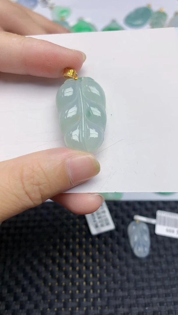 翡翠18K金镶嵌颈饰天然翡翠A货