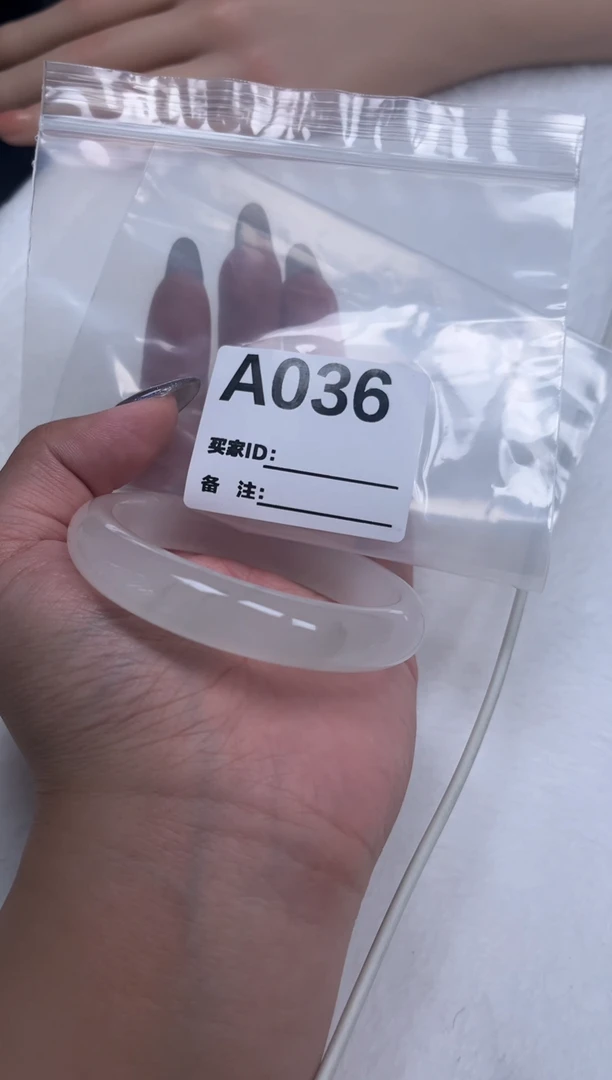 石英质玉（天山翠）手镯未镶嵌A036