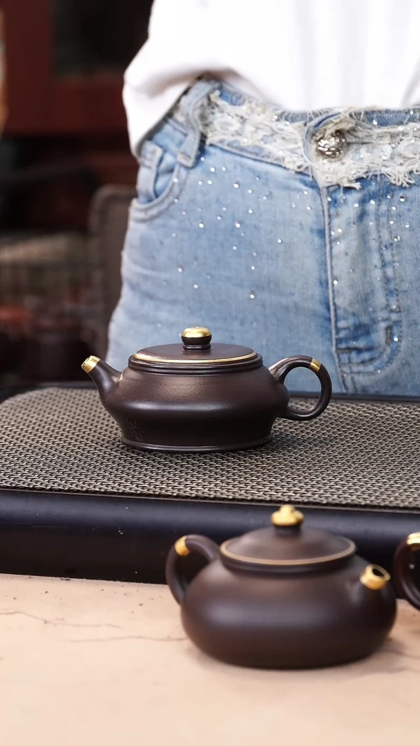 茶壶紫砂四号井茄皮紫泥描金曼殊160cc