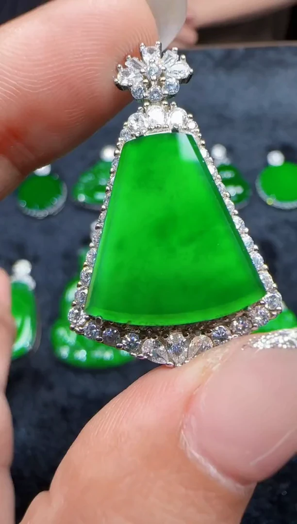 未镶嵌定制翡翠翡翠吊坠30