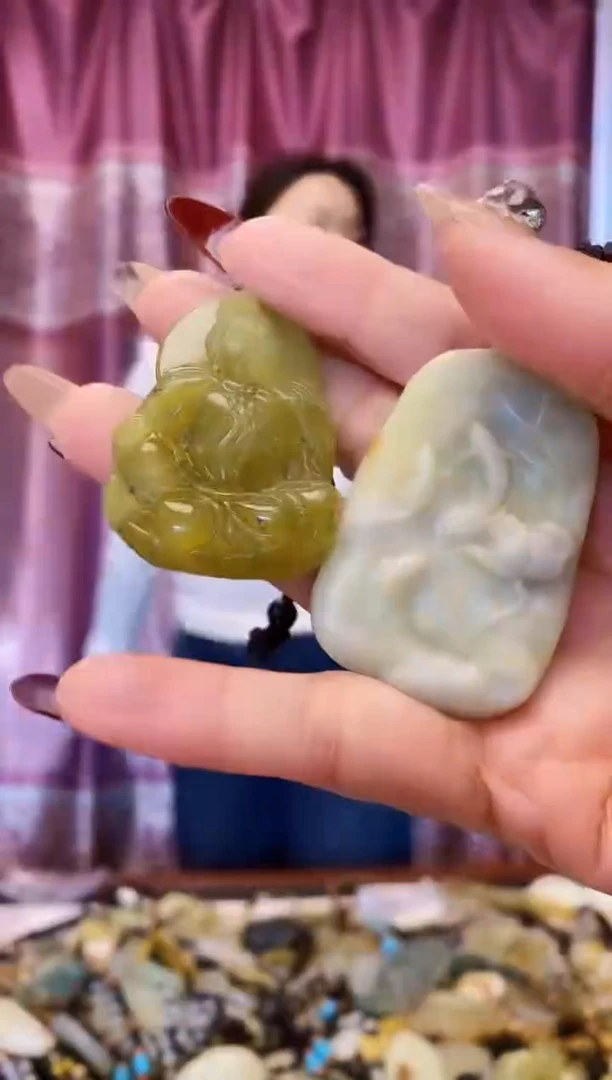 未镶嵌蛇纹石玉吊坠