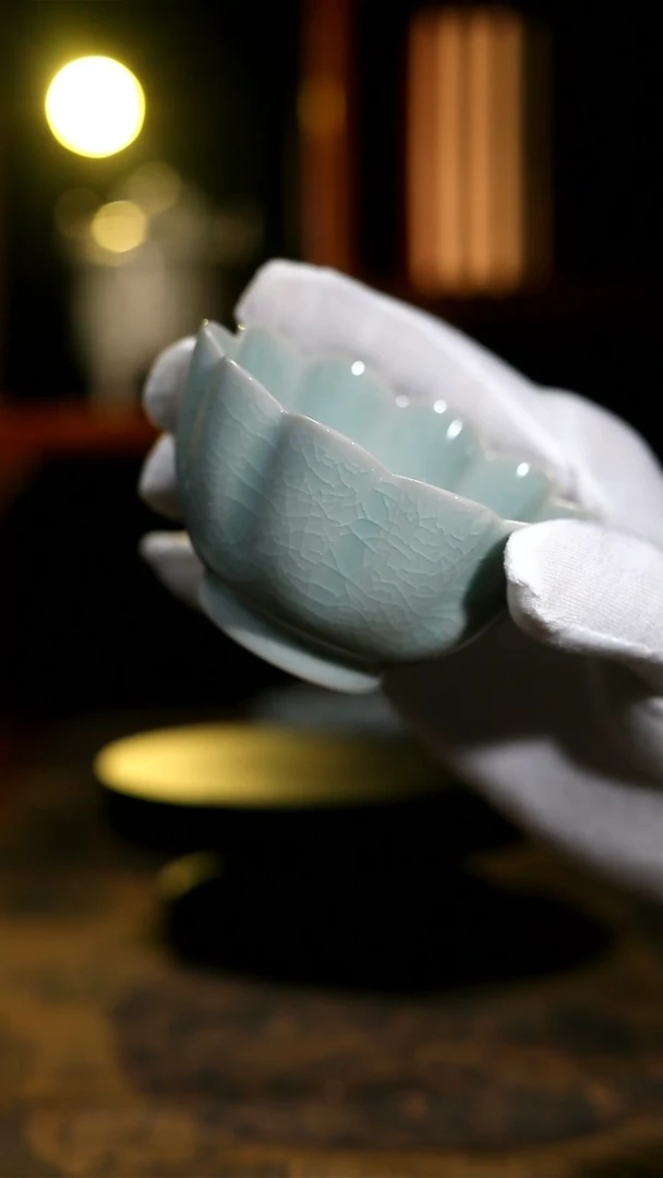 原矿青绿釉小莲花碗