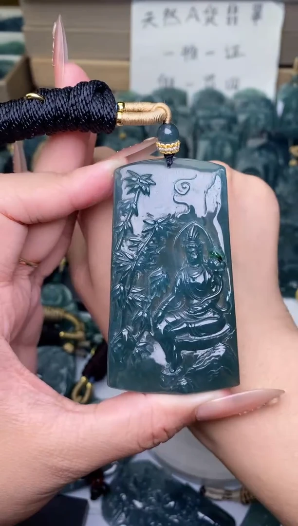 颈饰未镶嵌翡翠