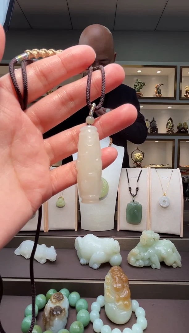 颈饰未镶嵌和田玉苏