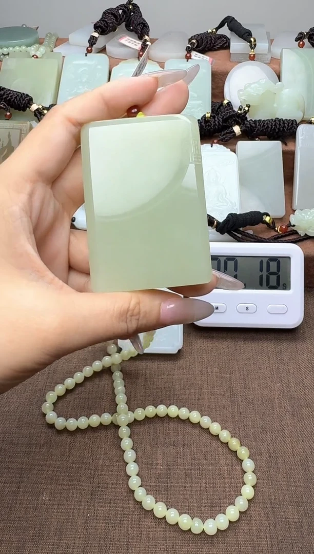 颈饰未镶嵌和田玉1