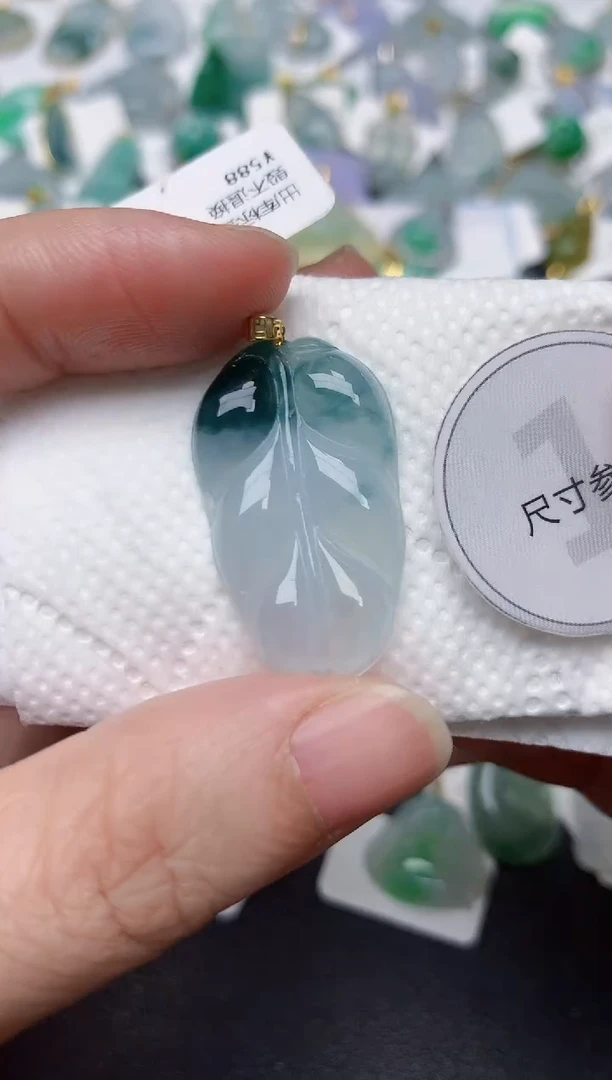 颈饰18K金镶嵌翡翠天然缅甸A货翡翠