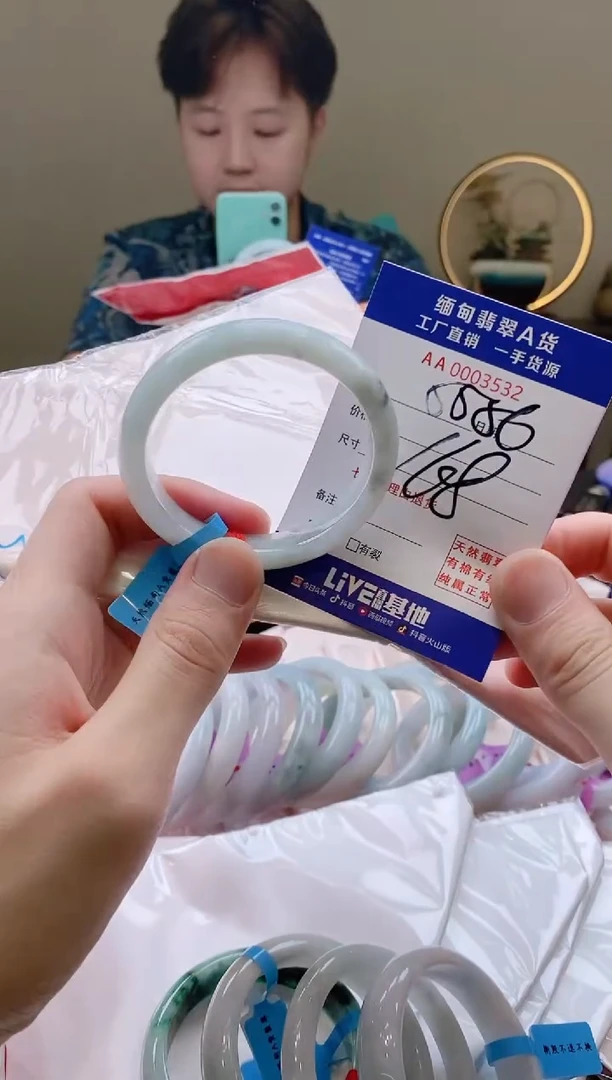 翡翠手镯未镶嵌AAAAAA