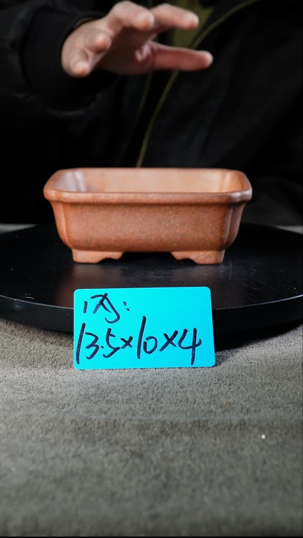 A宜兴紫砂小花盆