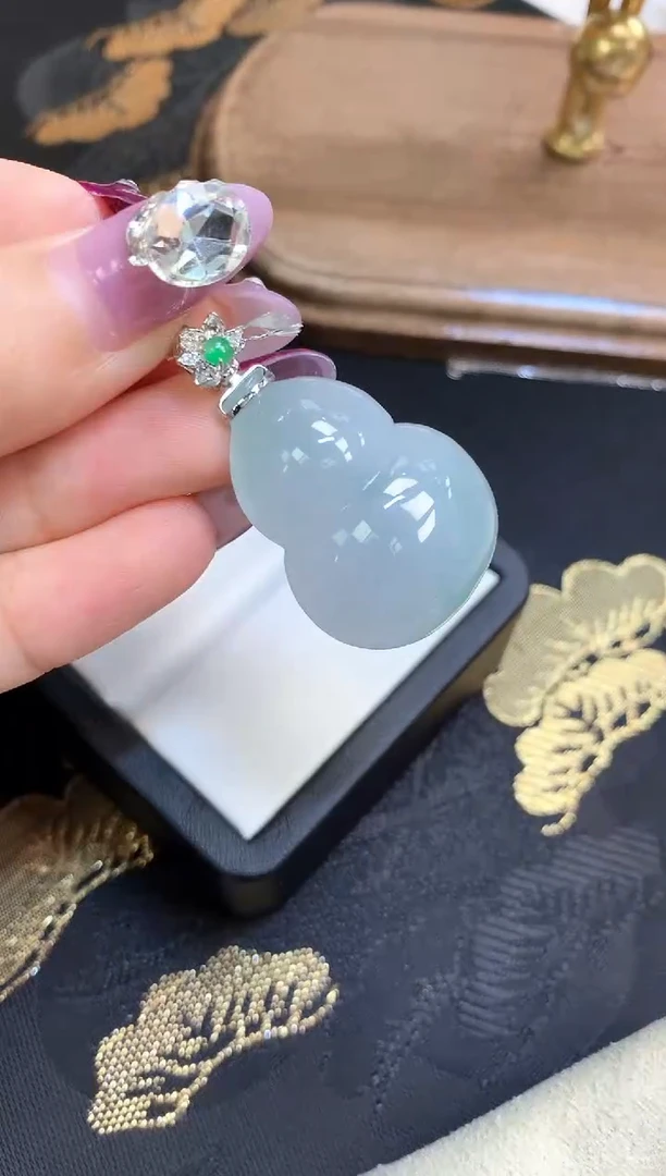 翡翠挂件18K金镶嵌葫芦