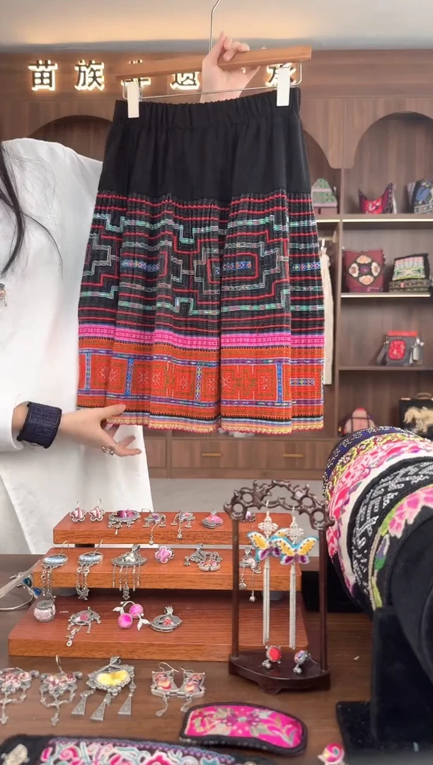 【闪购商品】织绣扶光苗绣传承L30