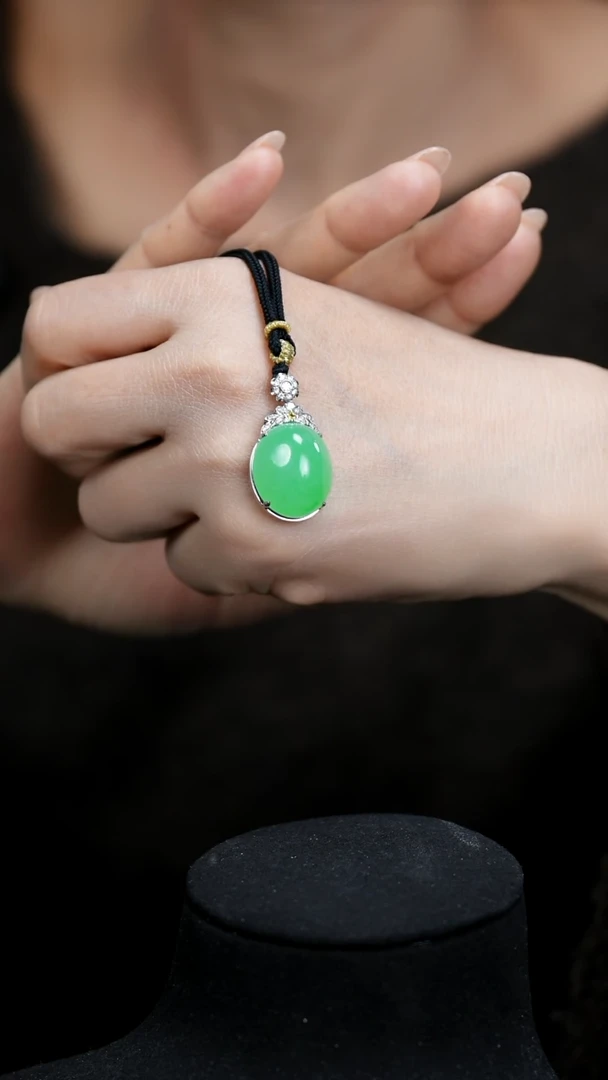 【闪购商品】翡翠颈饰18K金镶嵌颈饰