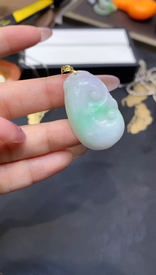 18K金镶嵌挂件翡翠如意