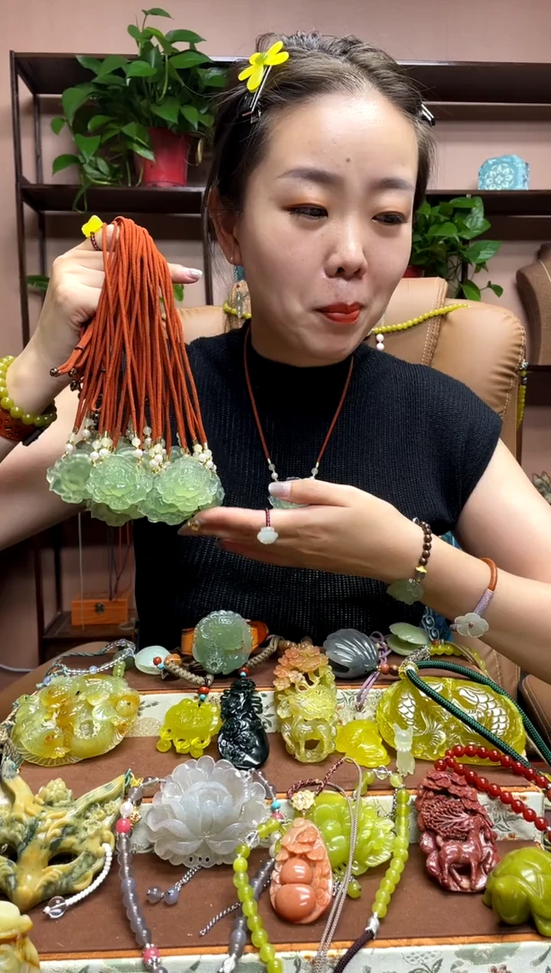 未镶嵌岫玉吊坠多样性发货发其中之一