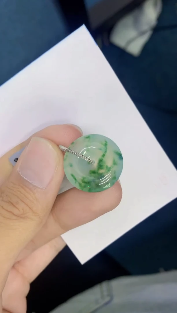 翡翠18K金镶嵌吊坠(不含链)1
