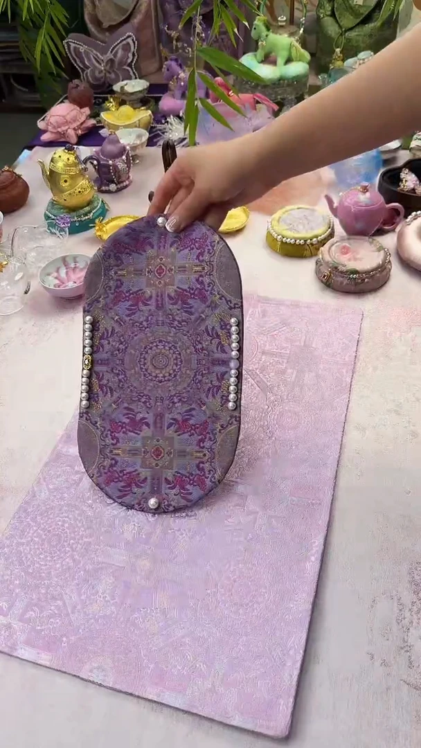 127粉紫八达晕椭圆茶席