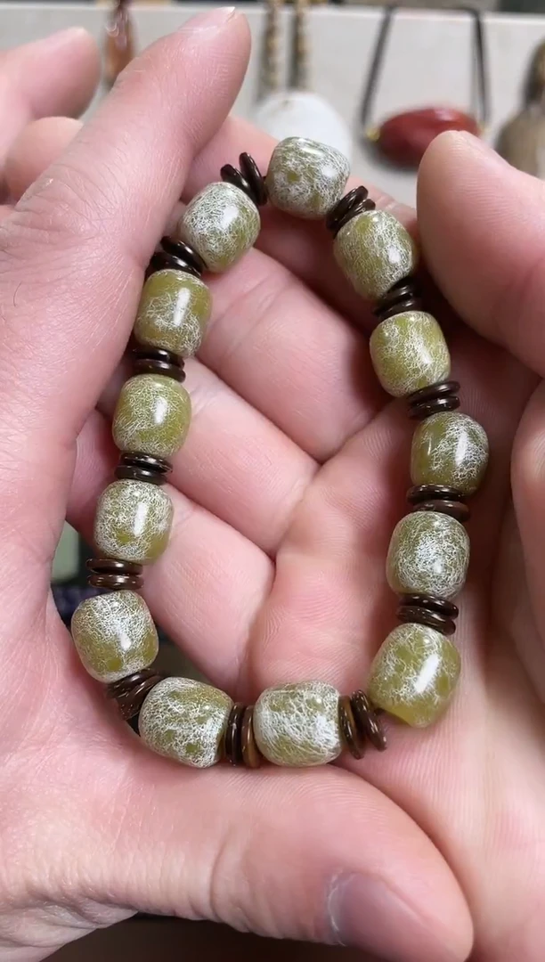 未镶嵌和田玉（糖玉）挂件1条