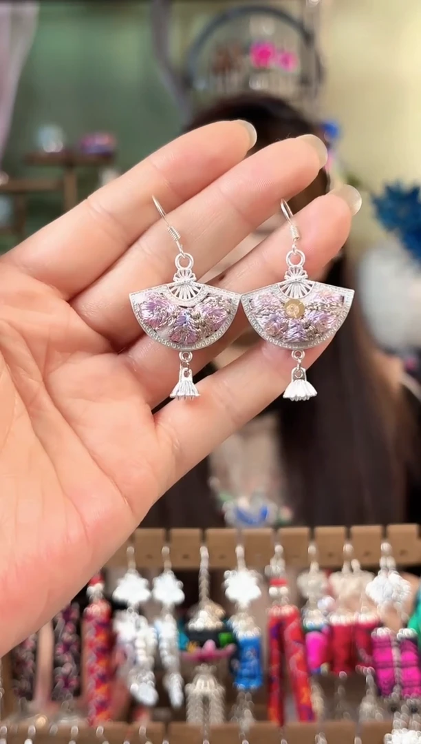 彩云南阁非遗老绣苗银饰品609