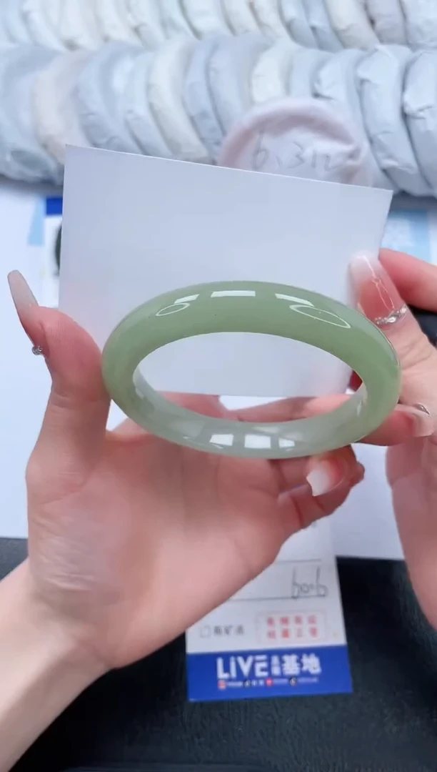 【闪购商品】石英质玉手镯未镶嵌T161-60.6